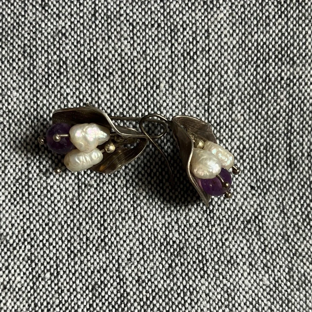 Gorgeous fluted sterling + fresh water pearl + amethyst wired earrings